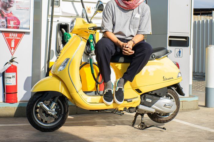 Rayakan satu dekade, Scooter VIP berkolaborasi dengan SKO Shoes meluncurkan sneakers yang kalcer banget buat skuteris