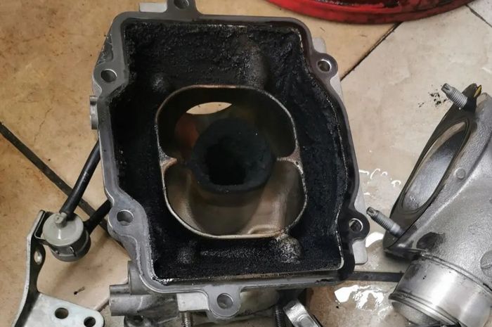 kerak di saluran intake manifold mesin diesel bisa bikin tarikan lemot