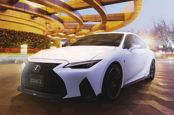 Modifikasi Lexus IS F-Sport hasil garapan in-house tuner TOM'S
