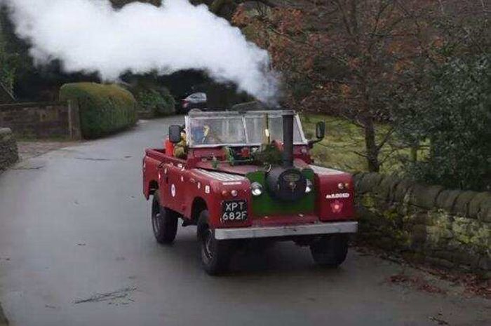 Land Rover bermesin uap milik Frank Rothwell, seorang pensiunan insinyur berasal dari sebuah daerah di Inggris.