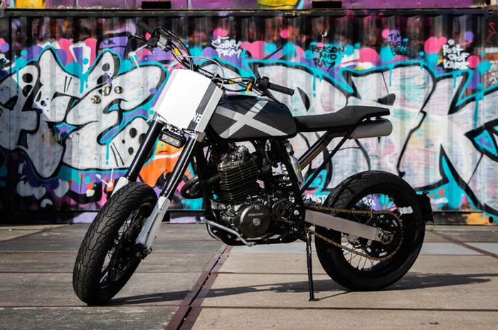 Honda XR600R street tracker 