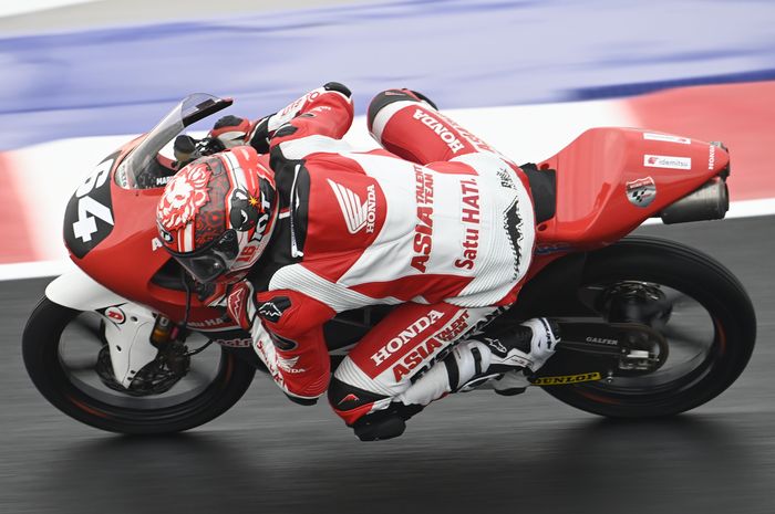Mario Aji tampil agresif pada debutnya di Moto3 Emilia Romagna 2021