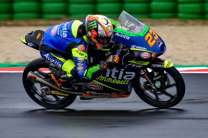 Niccolo Antonelli dari tim Avintia VR46 menjadi yang tercepat di sesi kualifikasi Moto3 Emilia Romagna 2021