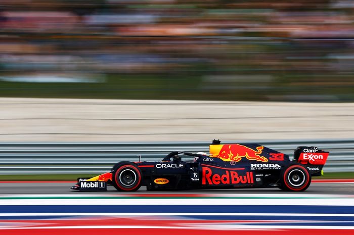 Max Verstappen berhasil rebut pole position di F1 Amerika 2021, Lewis Hamilton diapit dua pembalap Red Bull.