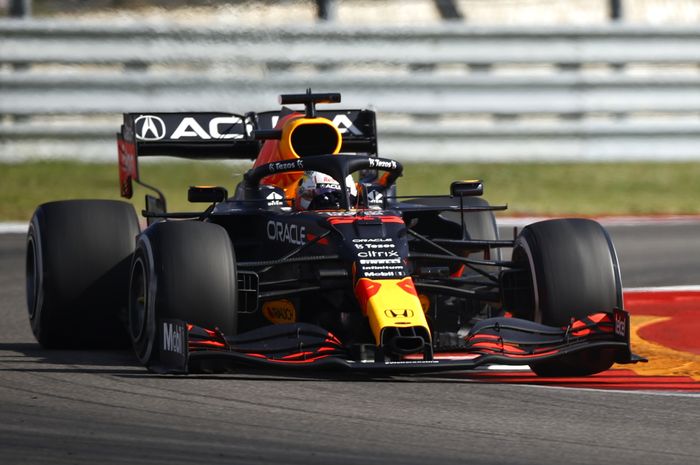Max Verstappen sukses memperlebar jarak dari Lewis Hamilton di klasemen sementara setelah memenangkan F1 Amerika 2021.