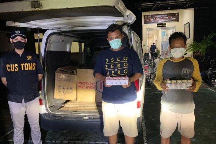 Daihatsu Gran Max Blind Van terbukti bawa 148.000 batang rokok ilegal di Kudus, Jawa Tengah