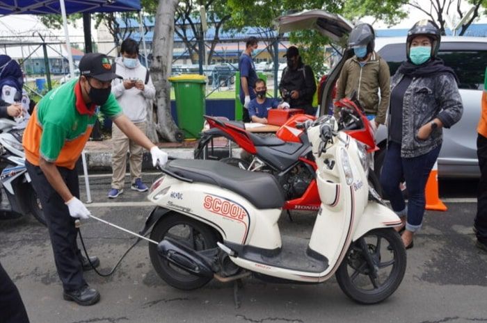 Perhatian kendaraan berusia lebih dari tiga tahun wajib lolos uji emisi di Jakarta, kalau gagal ini hukumannya