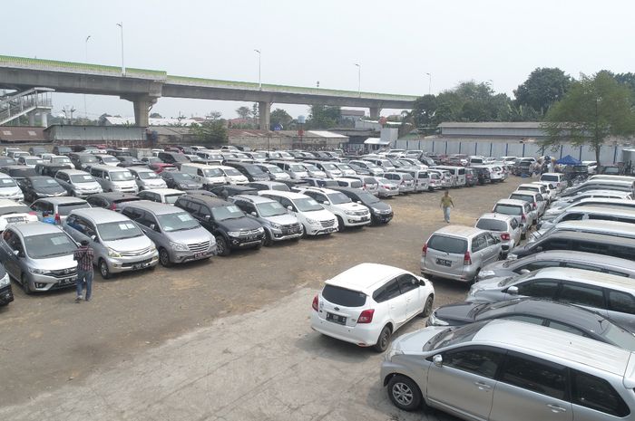 Unit lelang di balai lelang AUKSI