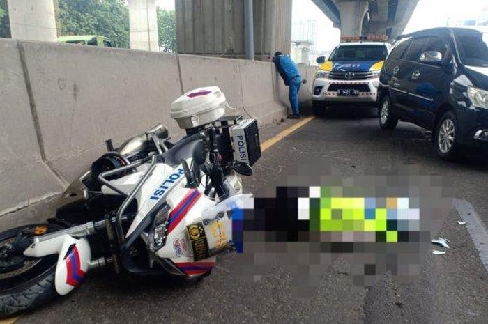Anggota Polantas, Iptu Dwi Setiawan yang tewas terjepit truk saat mengawal rombongan Supervisi Polda Metro Jaya menggunakan Honda VFR800X