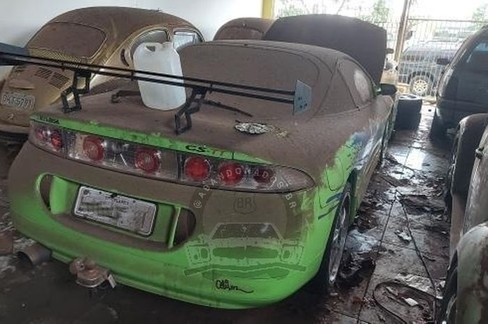Mitsubishi Eclipse GS rakitan 1994 terbengkalai di suatu tempat di Brasil.