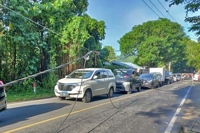 Kondisi kemacetan lalu lintas di Jalan Raya Manado-Bitung, Sabtu (30/10/2021) pukul 06.30 WITA.