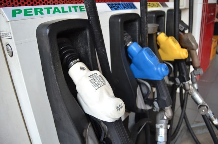 Ilustrasi noozle Pertalite. Harga bensin Pertalite sebenarnya jauh lebih mahal, Pertamina bakal naikkan harga BBM ini?