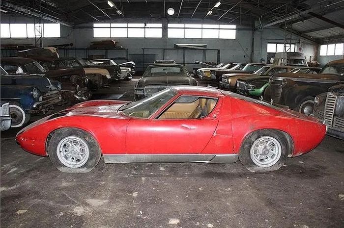 Lamborghini Miura jadi salah satu dari 81 mobil yang tersimpan di gudang yang ditemukan di Prancis.
