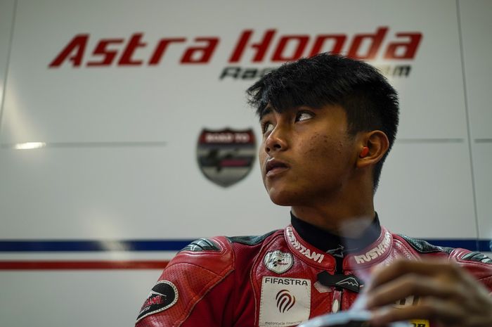 Mario Suryo Aji resmi berkiprah ke Moto3 2022 bersama Honda Team Asia. 