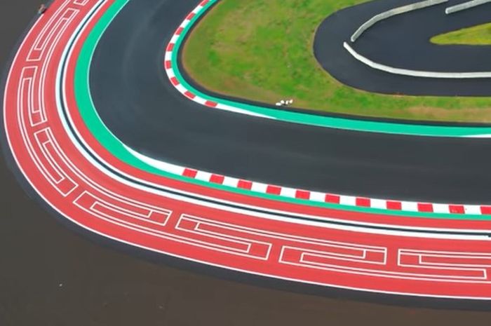 Run off tikungan ke-15 dan 16 Pertamina Mandalika International Street Circuit dari dekat.