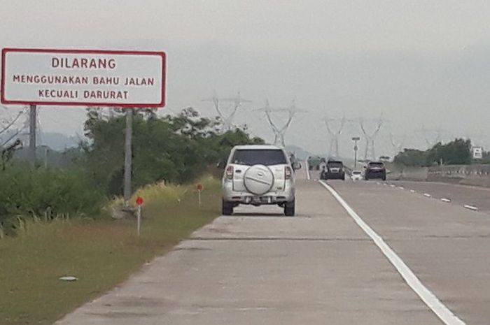 berhenti di bahu jalan tol, ada aturannya