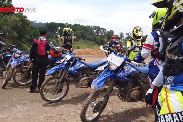 Cuplikan momen trabasan tipis-tipis yang dilakukan tim GridOto dan OTOMOTIF Group bersama PT YIMM dan Rey Ratukore pakai Yamaha WR 155R.