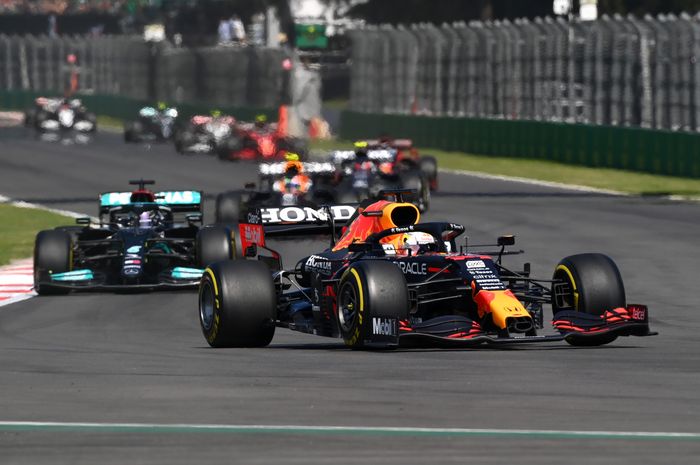 Max Verstappen semakin jauh di depan Lewis Hamilton di klasemen sementara F1 2021 setelah menang di F1 Meksiko 2021.