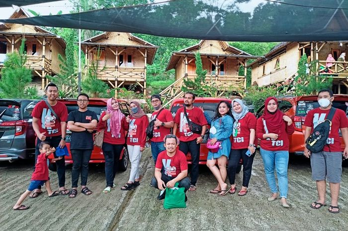 Anggota Komunitas Toyota Calya Indonesia Chapter Bekasi Raya Mini Touring ke The Green Villas Bogor