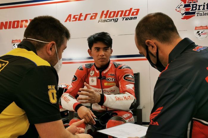 Mario Suryo Aji resmi berkiprah ke Moto3 2022 bersama Honda Team Asia. 