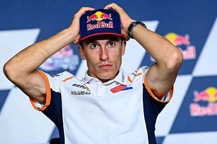 Terkena diplopia, pembalap Repsol Honda, Marc Marquez terancam enggak ikut tes pramusim MotoGP Mandalika.