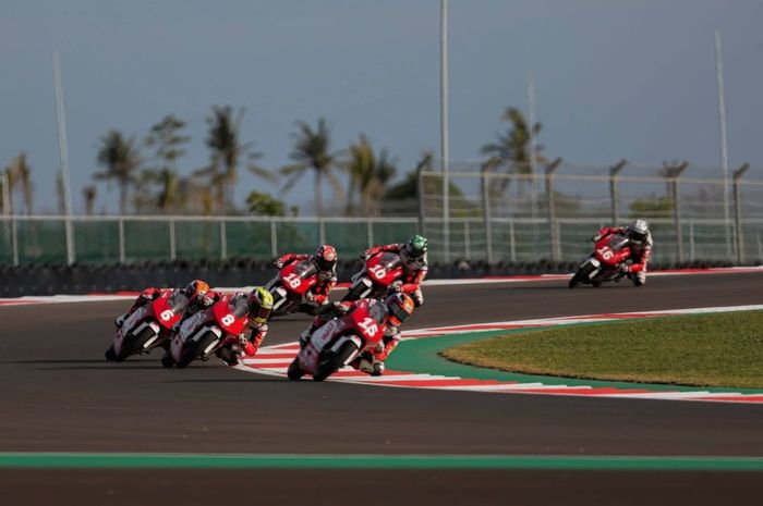 Sesi free ractice dan kualifikasi Asia Talent Cup 2021 di sirkuit Mandalika.