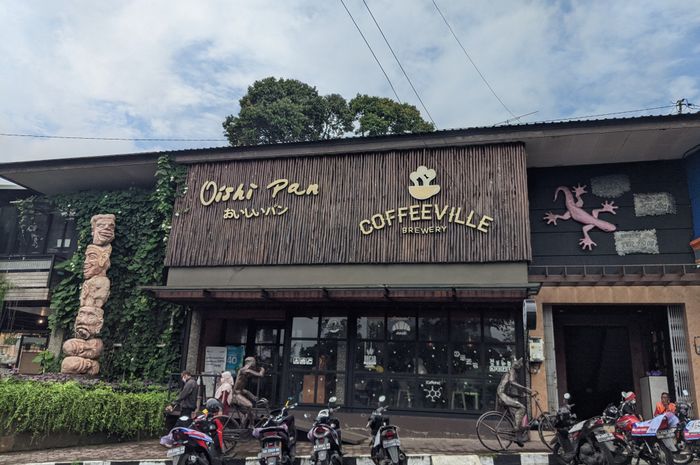 Tampak luar Coffeeville-Oishi Pan.
