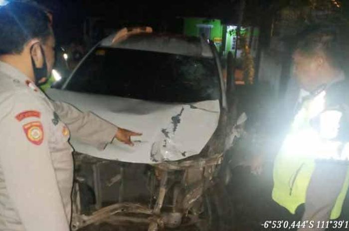 Toyota Avanza milik anggota polisi hantam dua pemotor berboncengan hingga tewas