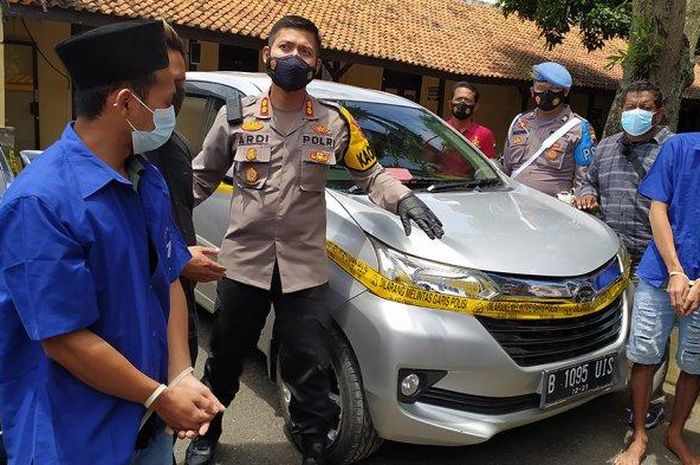 Barang bukti Daihatsu Xenia yang digadaikan dua orang asal Sragen, Jawa Tengah dengan alibi piknik ke Malang, Jatim
