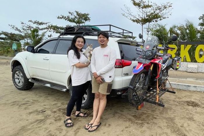 Chef Aiko bersama suami dan Honda CRF250 Rally yang hilang dimaling