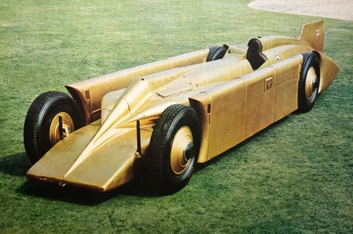 Kendaraan tercepat di darat pada era 1929 silam, namanya Golden Arrow.