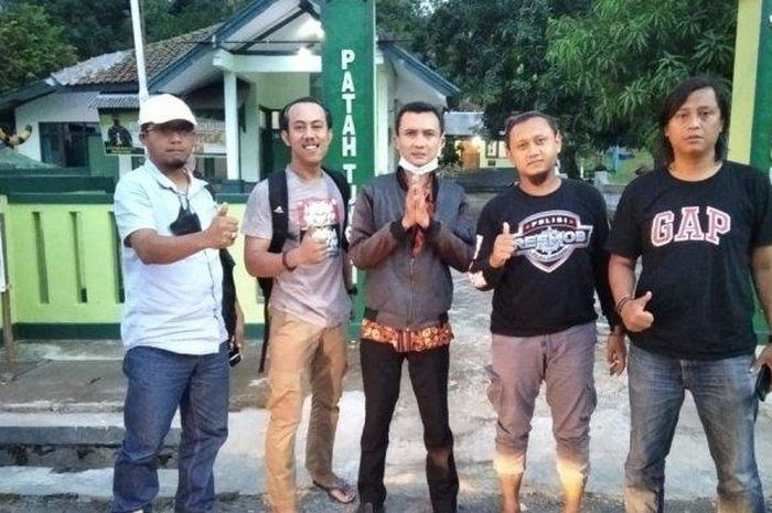 Yana Supriatna (tengah) ditemukan polisi di Cirebon, Jawa Barat