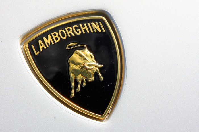 mobilnya digemari pencinta keceoatan, ini arti logo banteng Lamborghini 