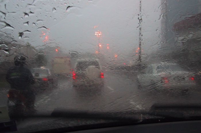 Dampak ac mobil dimatikan saat hujan turun