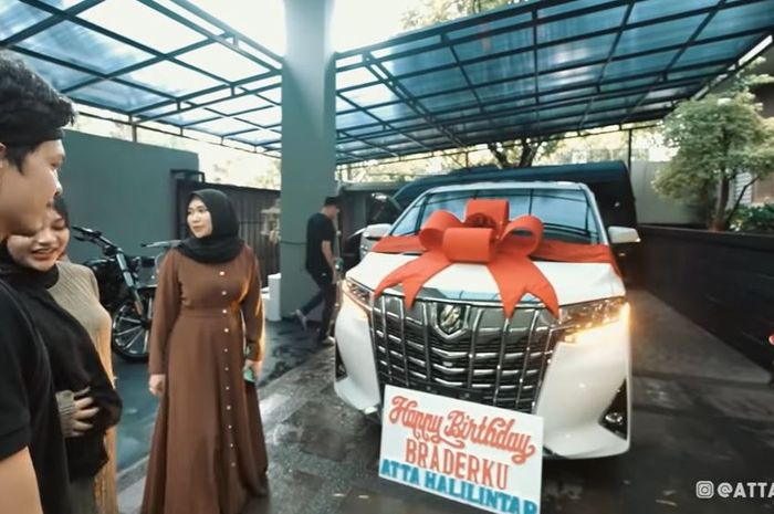 Atta Halilintar dapat kado Toyota New Alphard dari Putra Siregar