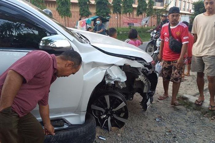 Kondisi Mitsubishi Pajero Sport usai menyabet bentor dan Toyota Alphard di Aceh Tamiang