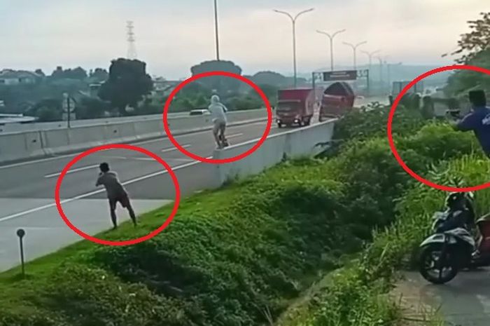 Sekelompok pemuda ikut merekam truk oleng di pinggir jalan tol.