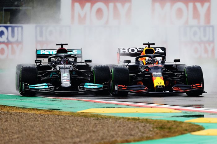 Max Verstappen masih unggul poin dari Lewis Hamilton