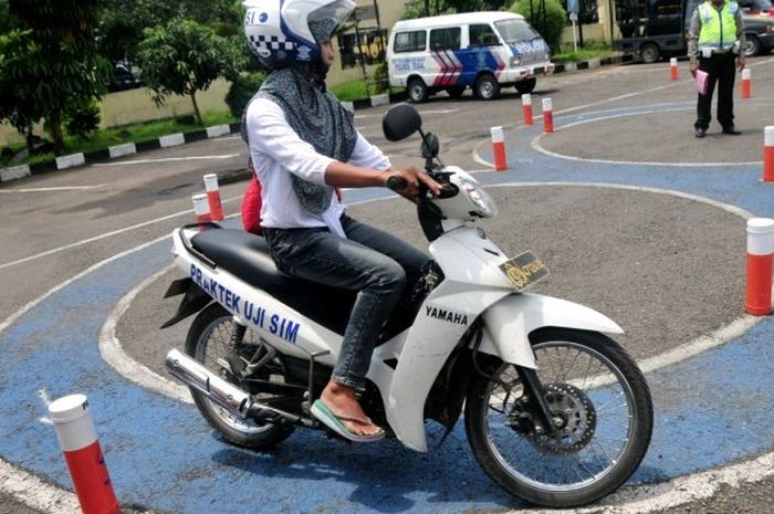 Emak-emak heboh, protes trek ujian SIM bikin orang tergiur buat nembak, Kasubdit SIM Korlantas beri tanggapan (foto ilustrasi)