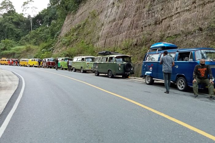 Komunitas Volkswagen Van Club (VVC) melakukan perjalanan turing jarak jauh