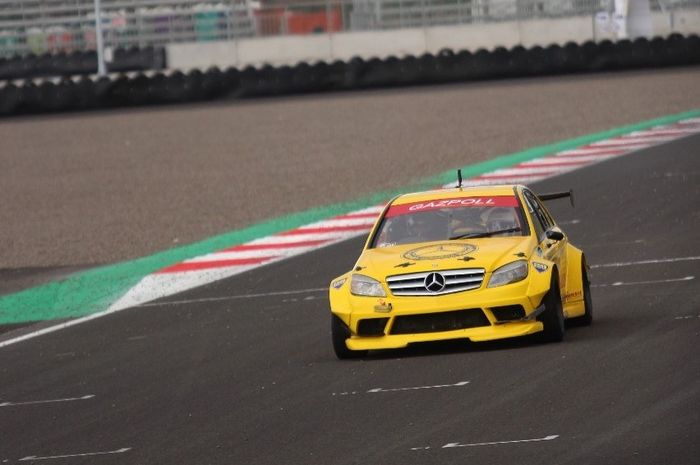 Gelar balap motor terus, begini sensasi bejek mobil balap di sirkuit Mandalika, berapa lap time nya?