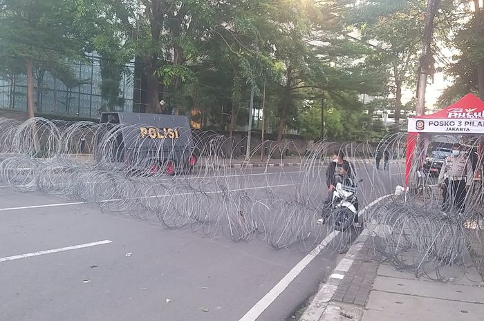 Jalan yang ditutup di Jakarta