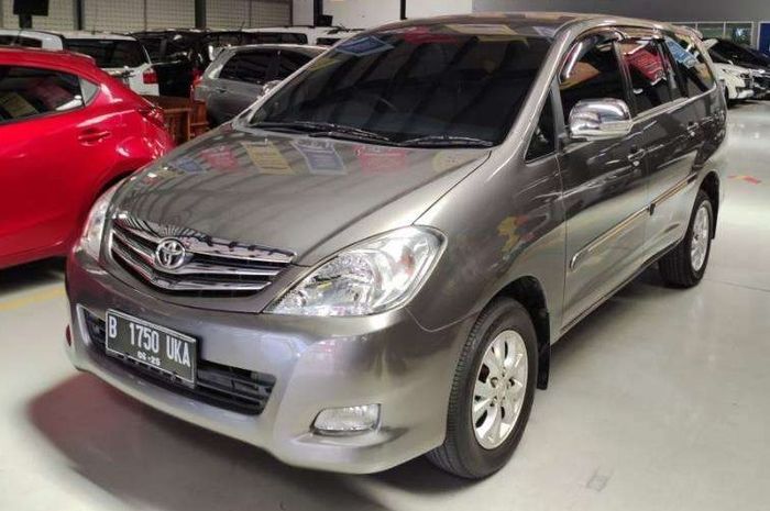 Toyota Kijang Innova 2.5 G Diesel AT 2010