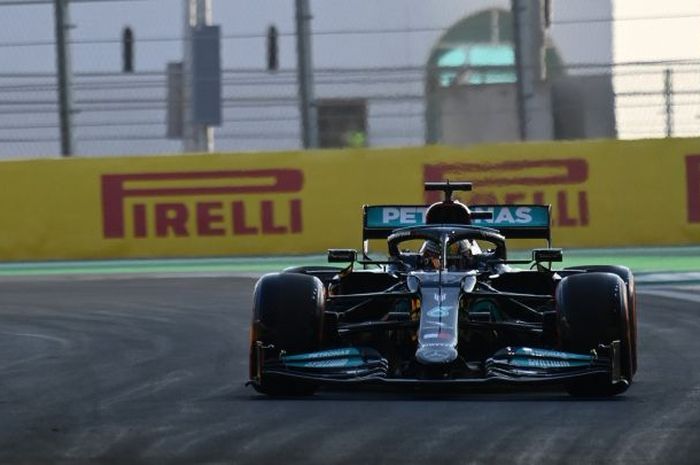 Lewis Hamilton memimpin di FP1 F1 Arab Saudi 2021