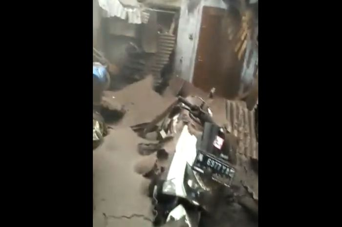 Yamaha NMAX terkubur muntahan Gunung Semeru yang erupsi