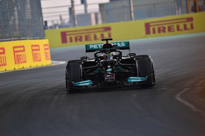 Lewis Hamilton raih pole position di F1 Arab Saudi 2021