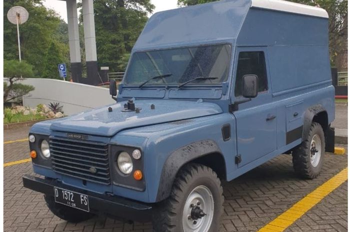 Land Rover Defender 110 tahun 1989 eks TVRI