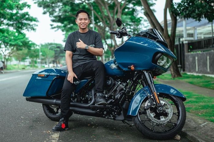 Harley-Davidson Road Glide Special Doni Salman dilelang buat bantu korban erupsi Semeru, laku di angka 20 kali lipat harga awalnya