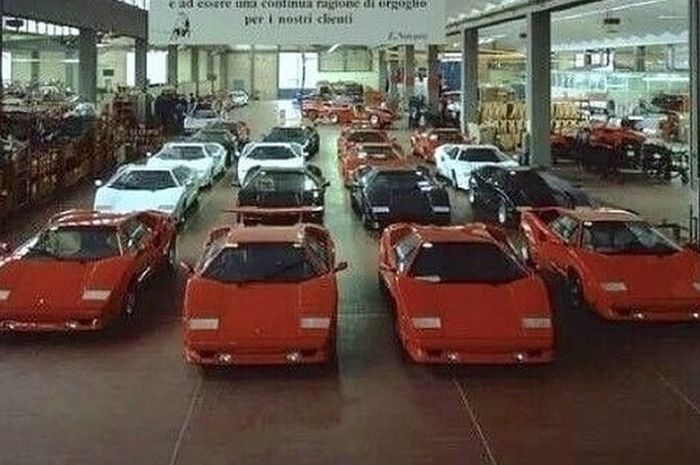 Sejumlah Lamborghini Countach di pabrik Sant'Agata Bolognese, Italia.