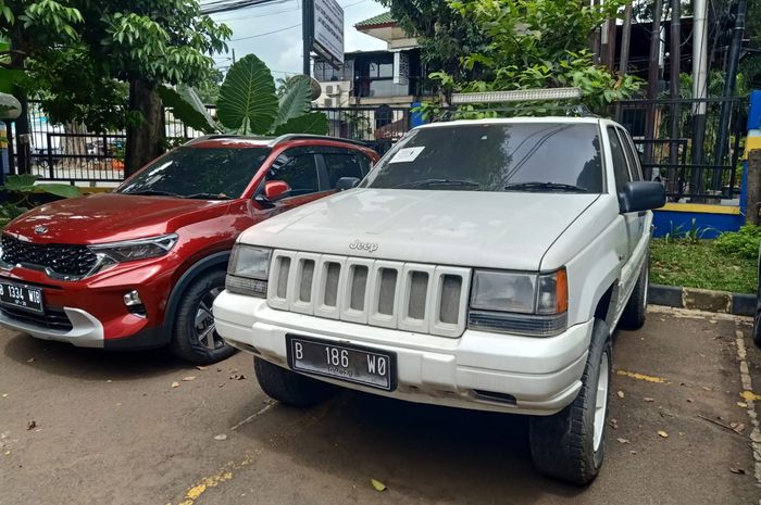 Jeep Grand Cherokee yang akan dilelang KPKNL Jakarta IV. 